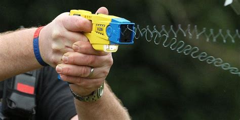 Officers Guide To Tasers Tactical Experts