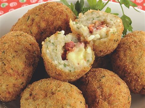 Bolinho de arroz assado e recheado; o petisco ideal para seu final de