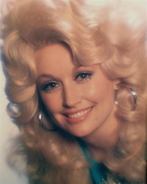 Dolly Parton Challenge Οι διάσημοι που ανέβασαν τις φωτογραφίες τους Elle