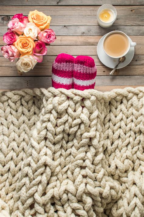How To Make A Cozy Finger Knit Blanket In Two Hours