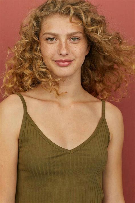 Pin By Crc On Top Knotted Brown Hair Colors Curly Hair Styles Hair Photo