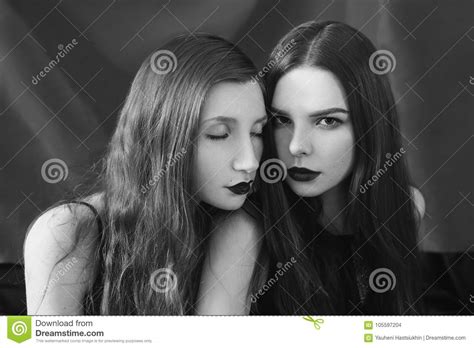 Glamour Lesbian Pics
