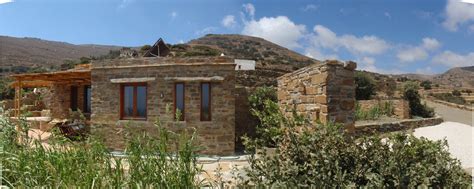 Big sur stone house is a fully sustainable ocean view home with uninterrupted views of the pacific coast to each far horizon. The big stone house - Tinos Eco Lodge