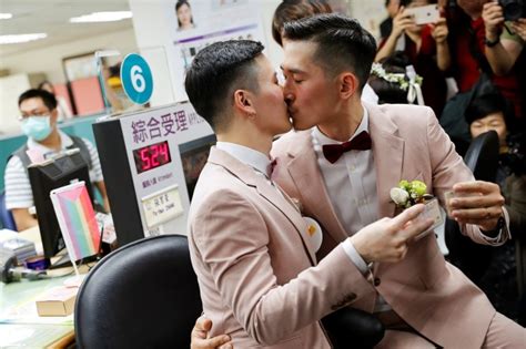 Taiwan Celebrates Same Sex Marriages After Becoming First Country In