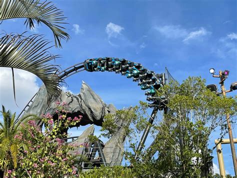 Photos Video Jurassic World Velocicoaster Now Cycling 3 Trains With Dummies At Universals