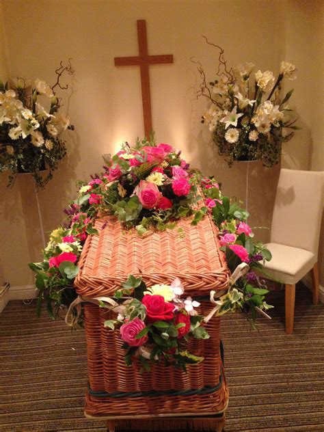 Surprise your loved ones with a fresh proflowers® flower delivery. Flowers and garlands we made for our dear, late Mum's ...