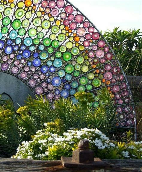Pin By Yvonne Sarazin On Yard And Garden Glass Garden Art Glass Garden Diy Glass