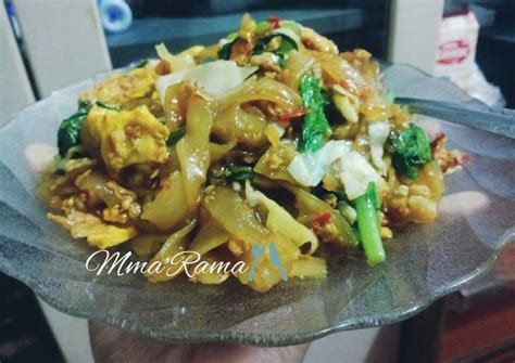 This flavorful and spicy fried noodle dish is common in indonesia. Seblak Goreng Kwetiau Kecap - Kwetiau Goreng Pedas Resep ...