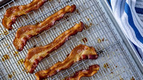 the best way to reheat bacon without making it too dry