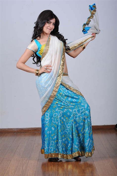 Samantha akkineni hot body show in saree. Samantha Hot navel show in half Saree | Samantha Heroine
