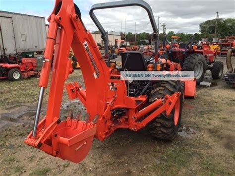 Kubota B3300su Tractor Loader Backhoe Excellent Shape