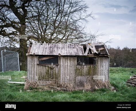 Run Down Shed Hi Res Stock Photography And Images Alamy