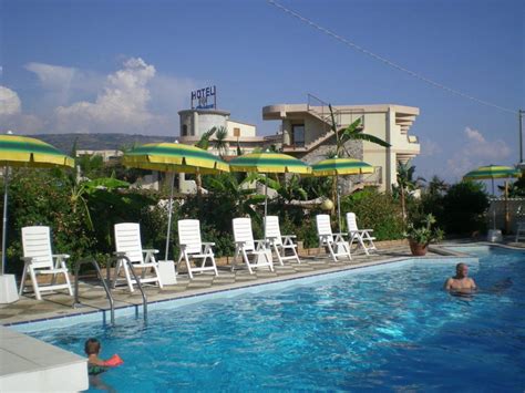 Ferienhäuser und ferienwohnungen mit qualitätskontrolle! "Alter Pool" Hotel Residence Santa Chiara (Ricadi ...