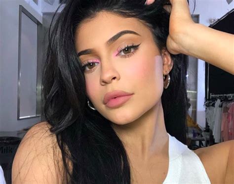 Kylie Jenner Biography Age Daughter Son Husband Boyfriends Net