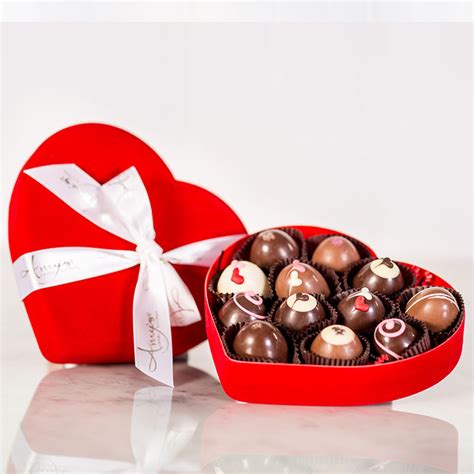 Planète chocolat offers a luxurious gift box for lovers in order to allow them to taste their passion in a new sampler of 17 carefully prepared morsels. Valentine's Day Chocolate Box | Heart Shaped Chocolate Box