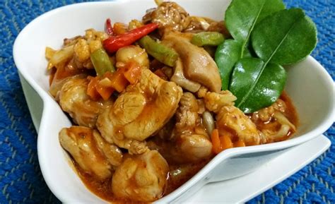 Ayam juga enak dimasak secara berkuah, dan ada berbagai jenis cara masakannya. resepi ayam paprik - Dapur Malaysia