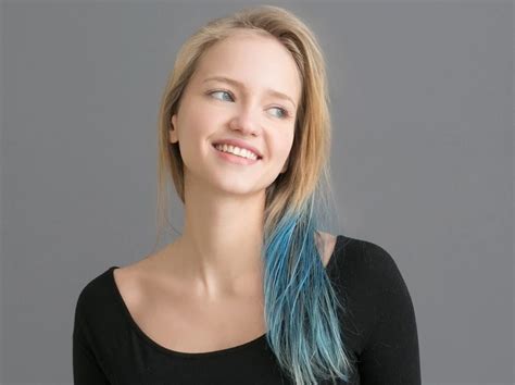 10 Modern Blonde Hairstyles With Blue Tips Hairstylecamp