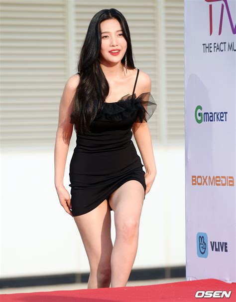 Khoe vũ đạo sexy độ Joy Red Velvet khiến dân tình đỏ mặt vì ngỡ idol sắp lộ hàng đến nơi