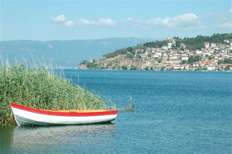 Utvecklingen gällande demokrati och mänskliga rättigheter har gått åt rätt håll under de senaste åren, men landet präglas av inre motsättningar. Bild #110348 från Ohrid, Nordmakedonien - Missvagabond ...