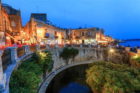 Nightlife In Sicily Sicily Travel Guide Go Guides