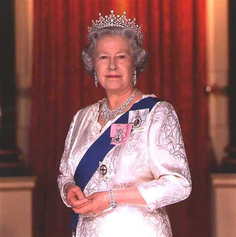 Ce que l'on sait moins c'est que la reine n'a pas pardonné cette circonstance historique. Кралската диета на Елизабет II ::: DoctorBG.com