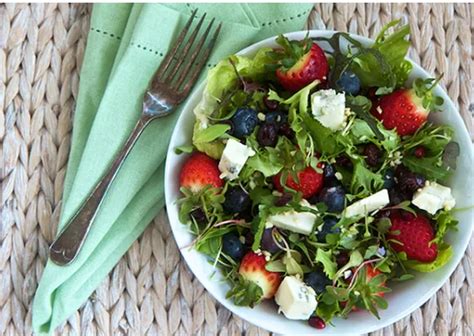 Green Salad With Red Berries Recipe Foodsdiary