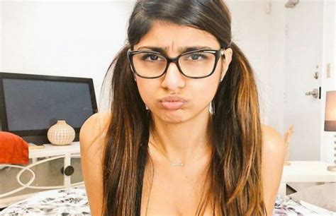 Guy Gets Pornstar Mia Khalifa Tattooed On His Leg And Her Response Is