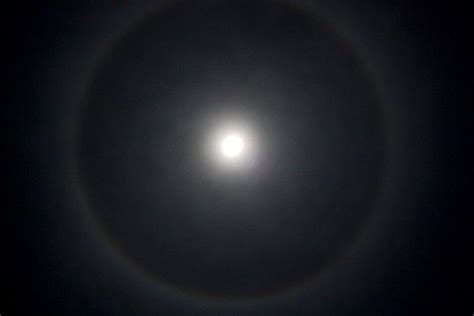 What Causes A Ring Around The Moon Ring Around The Moon Moon