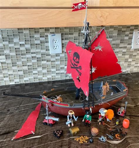 VINTAGE 1991 PLAYMOBIL 3174 Pirate Ship Red Corsair Treasure Chest