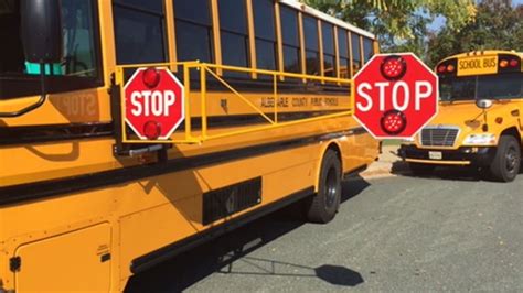 Il Segnale Raffigurato Permette La Sosta Degli Autobus - Extended stop signs could improve school bus safety | CBC News