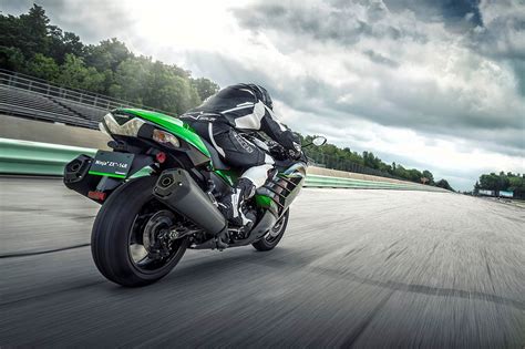 2018 Kawasaki Ninja Zx 14r Abs Se Review Total Motorcycle
