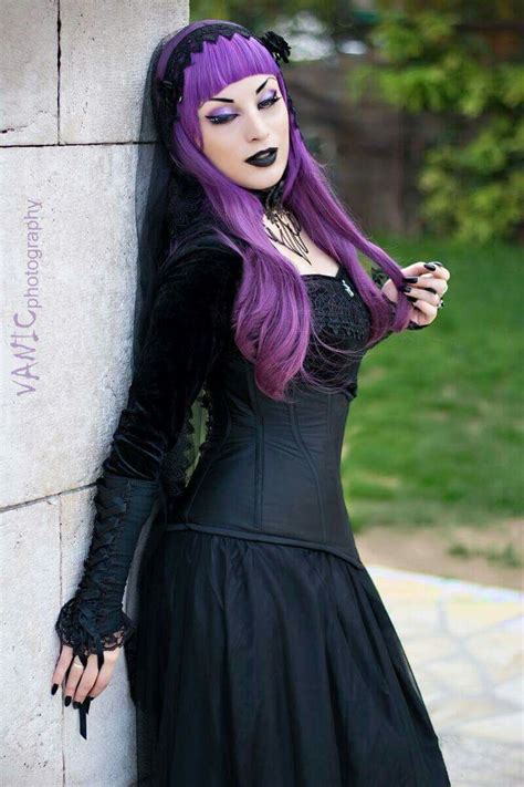 Pin By 210 317 0311 On Maquilhagem Gotica Dark Beauty Gothic