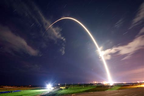 Spacex Ya Tiene Al Primer Turista Que Viajará A La Luna