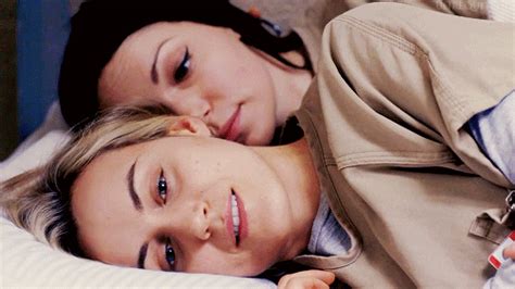 The Orange Is The New Black Alex And Piper Gif Find Share On Giphy