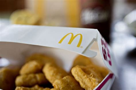 man orders 200 mcdonald s hash browns after being refused nuggets weird news metro news