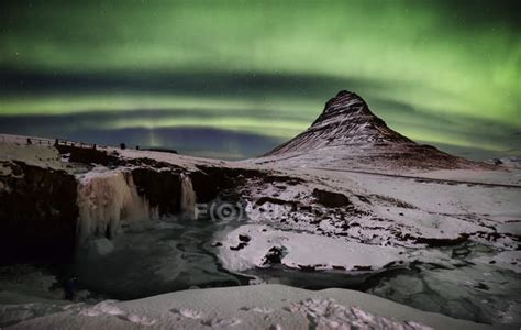 Frozen Kirkjufell Landscape And Northern Lights Iceland — Sky