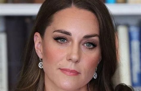 Kate Middleton Duchessa Senza Fantasia Quanti Look è Riuscita A Riciclare