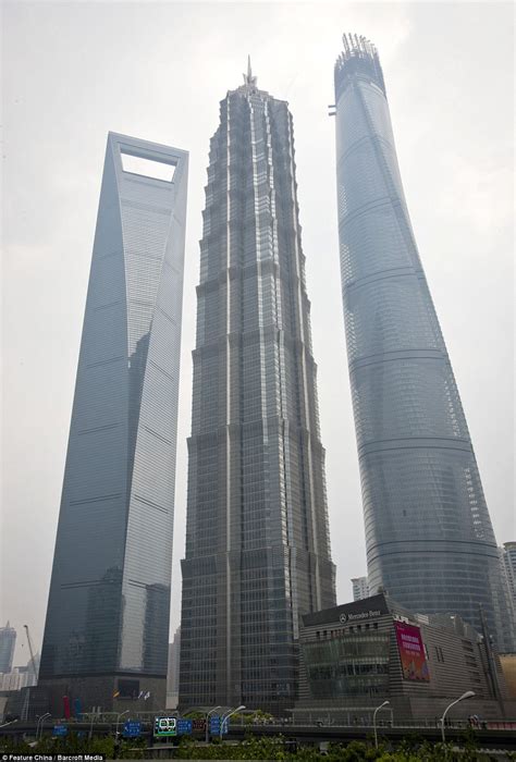 Shanghai Tower Builders Celebrate Placing The Last Truss