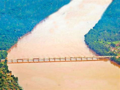नक्सलगढ़ के तिमेड़ में इंद्रावती नदी पर बना पुल छत्तीसगढ़ से तेलंगाना
