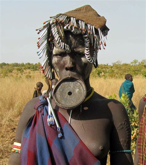 les modifications corporelles les plus impressionnantes des tribus à travers le monde