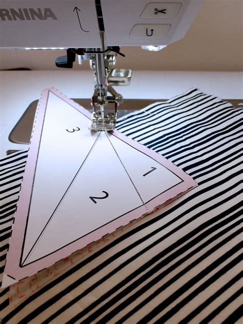How To Make A Paper Pieced Mini Weallsew