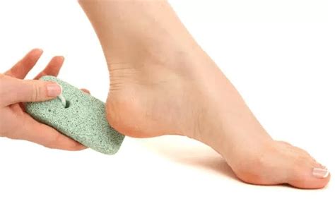 5 best ways to remove dead skin and calluses from your feet. Dead Skin on Feet: 7 Causes and 14 Home Remedies