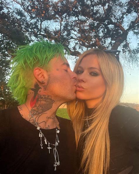 Avril Lavigne Gets Engaged To Mod Sun In Paris The Day We Met I Knew You Were The One Mod