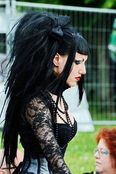 Pin By Majagrejicsam On Gothic Fashion Gothic Hairstyles Goth Hair
