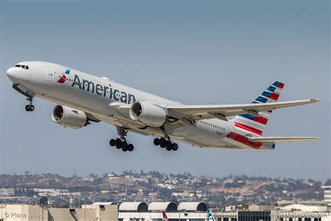 American Airlines Boeing 777 200er N765an At Los Angeles International