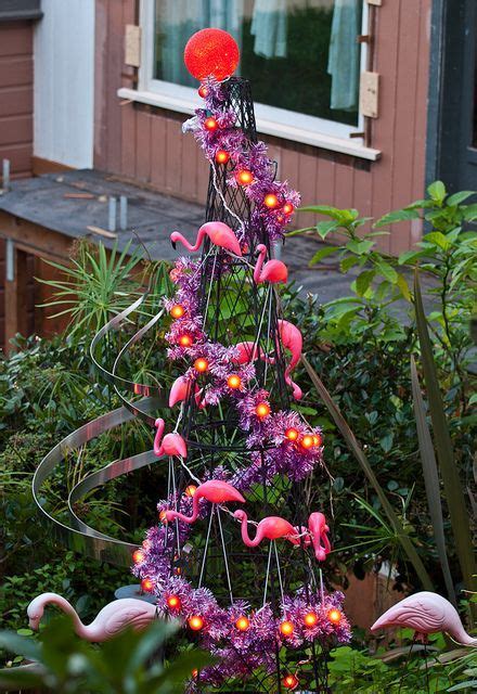In this idea, the outdoor your job is to place the decorations in your yard or on your house to create the desired theme. Top Summer Christmas Decoration Ideas | Christmas tree ...