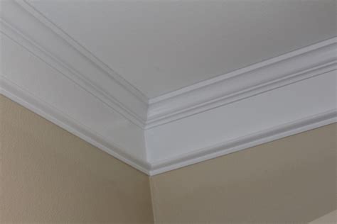 Crown moulding along cathedral ceilngs. Best Crown Molding For Low Ceilings | Joy Studio Design ...
