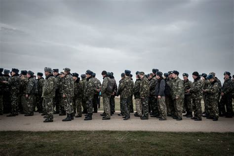 No Bloodshed In A Standoff At An Airfield In Ukraine The New York Times