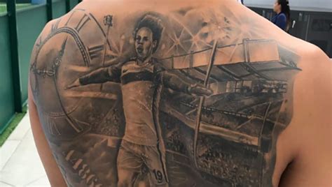 Weil er nachwuchs bekam, ist leroy sané vorzeitig von der nationalmannschaft abgereist. Fußballer und ihre Tattoos - Die 15 bemaltesten Kicker der ...