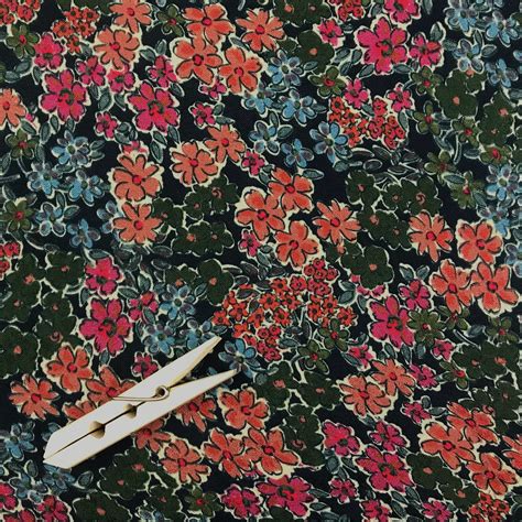 Code Promo Lili Sur La Toile - Coupon de tissu en toile de viscose à imprimés fleuris sur fond